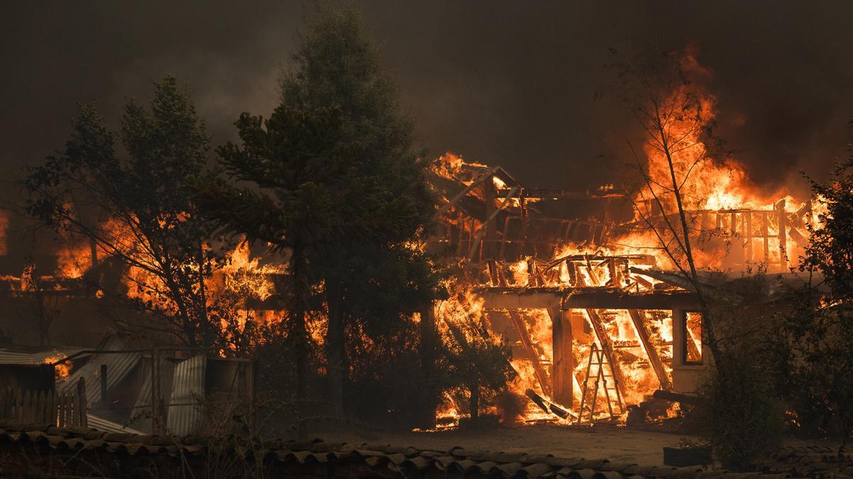 Chili: la lutte contre plus de 70 feux de forêts actifs se poursuit