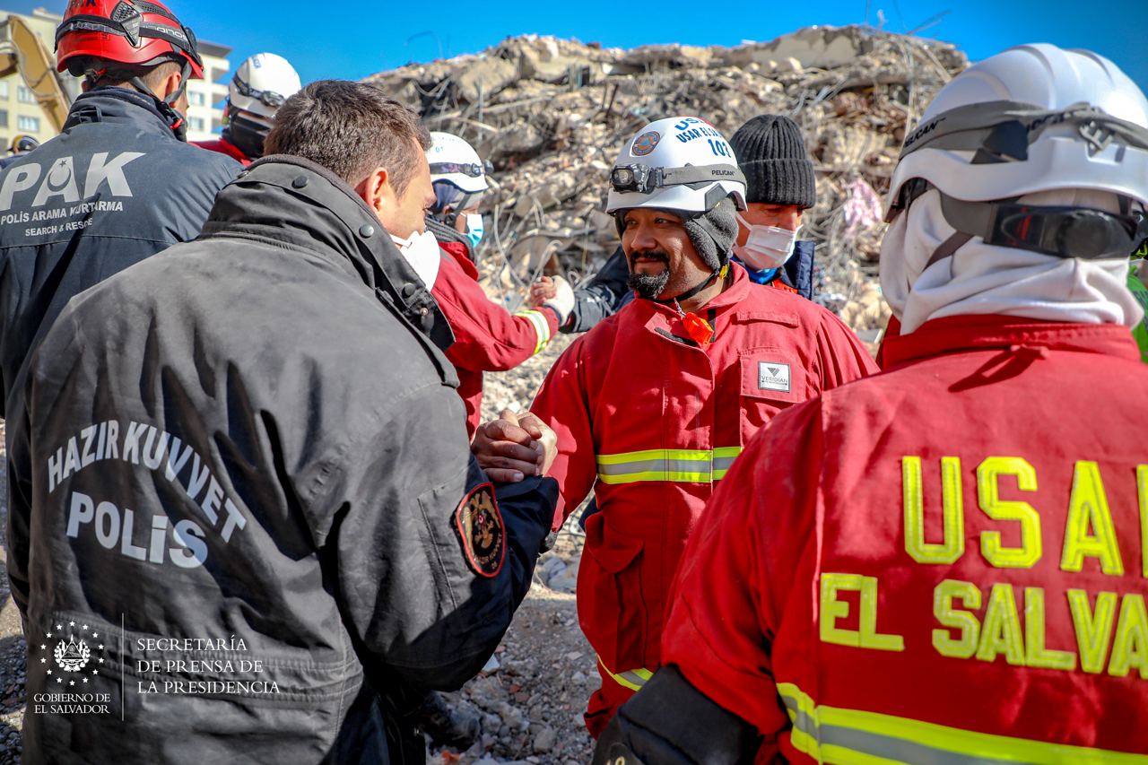 USAR de El Salvador continúa labores de rescate en Turquía