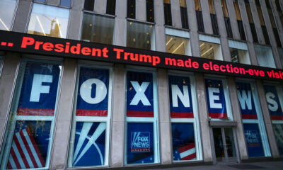 Le président de Fox admet que certains présentateurs ont soutenu les théories de fraude électorale de Trump en 2020.