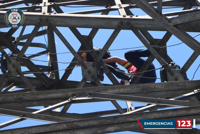 Guatemalan firefighters rescue man who drunkenly climbed an emblematic tower of the capital city