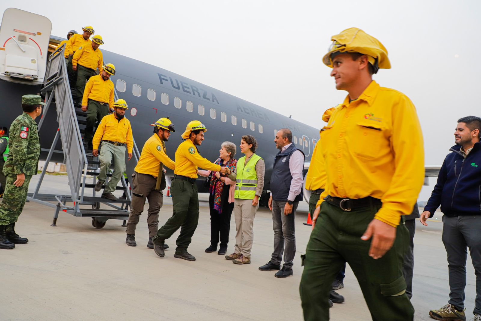 Les pompiers mexicains et colombiens arrivent au Chili