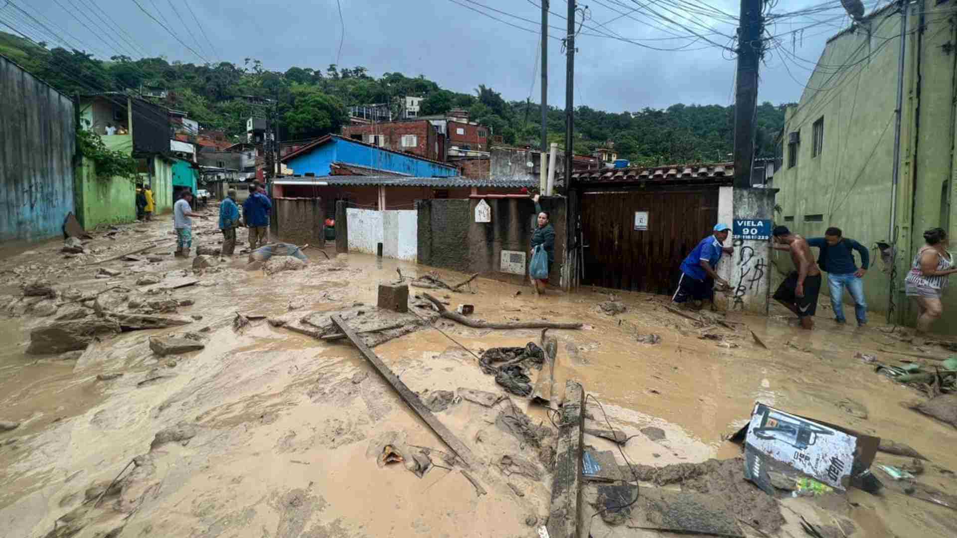 Brésil: les pluies font 36 morts ; les villes annulent le carnaval