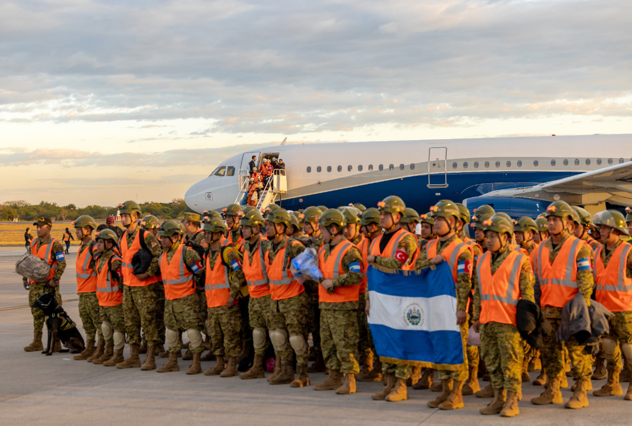 Equipo USAR de El Salvador regresa al país