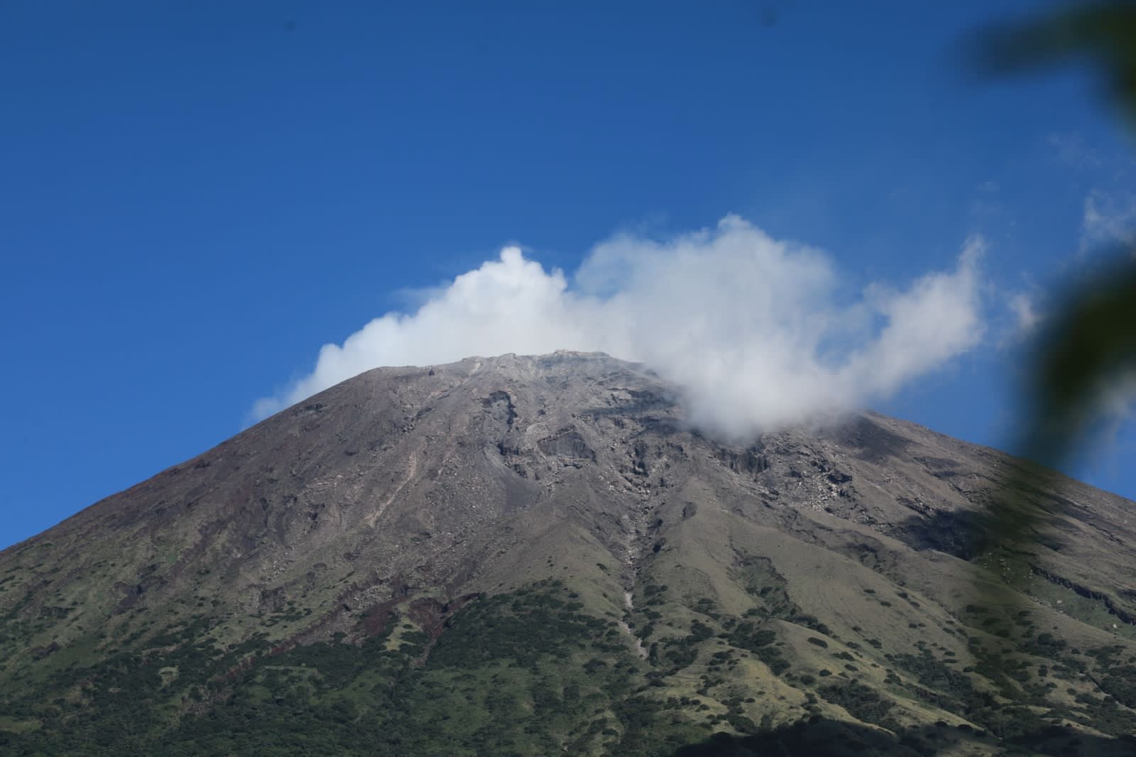 Autoridades de Protección Civil registran aumento en desgasificación del Volcán Chaparrastique