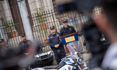 Ministro Villatoro entrega motos eléctricas a unidades policiales