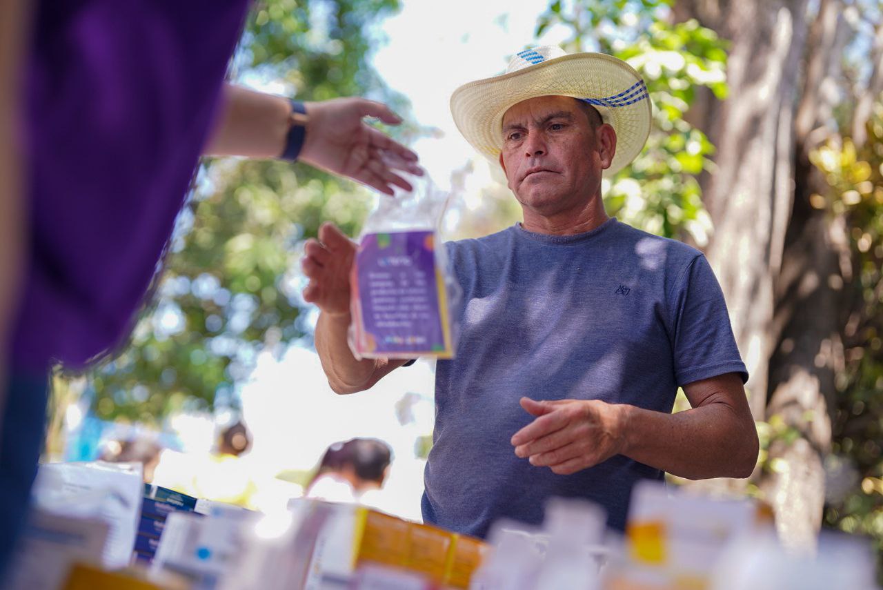 La Lotería llegó con su brigada médica a Sacacoyo