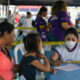 Brigada médica de la Lotería para agentes vendedores en parque de Sonsonate