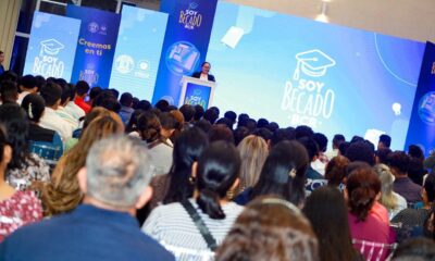 Gobierno de El Salvador entregó 126 becas a estudiantes destacados para carreras universitarias y técnicas