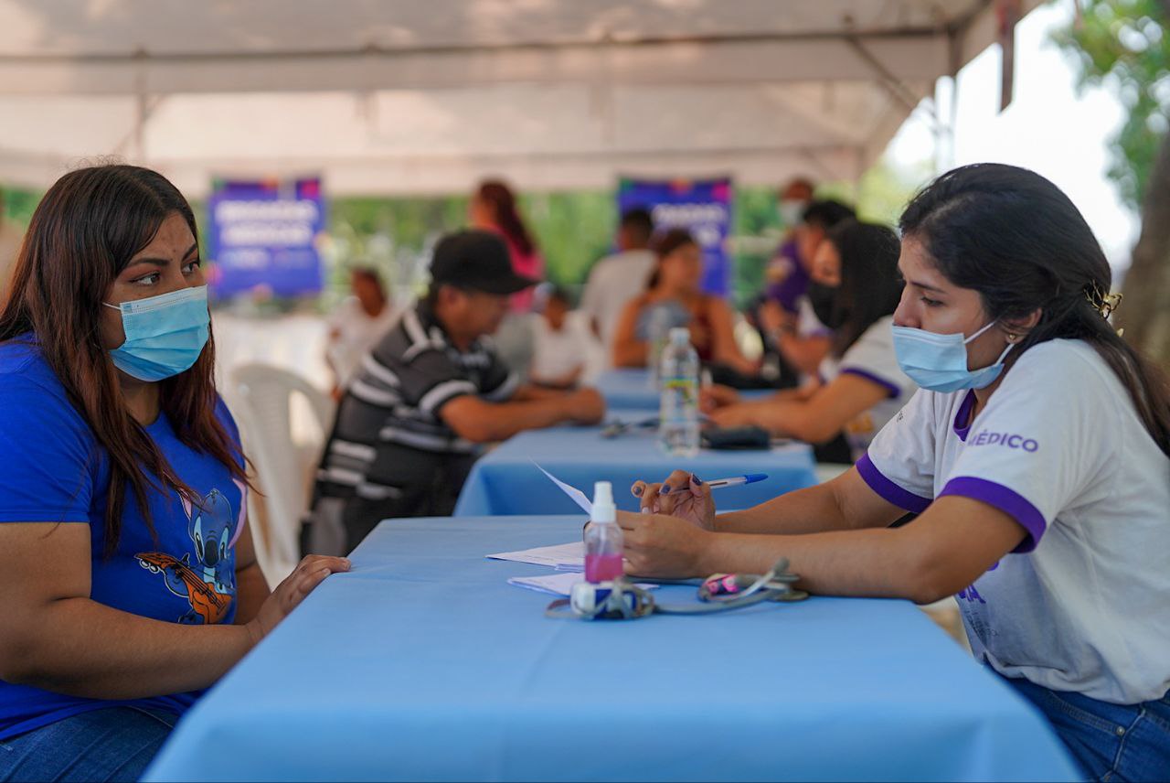 La Lotería muestra su compromiso social con brigada médica en Apopa