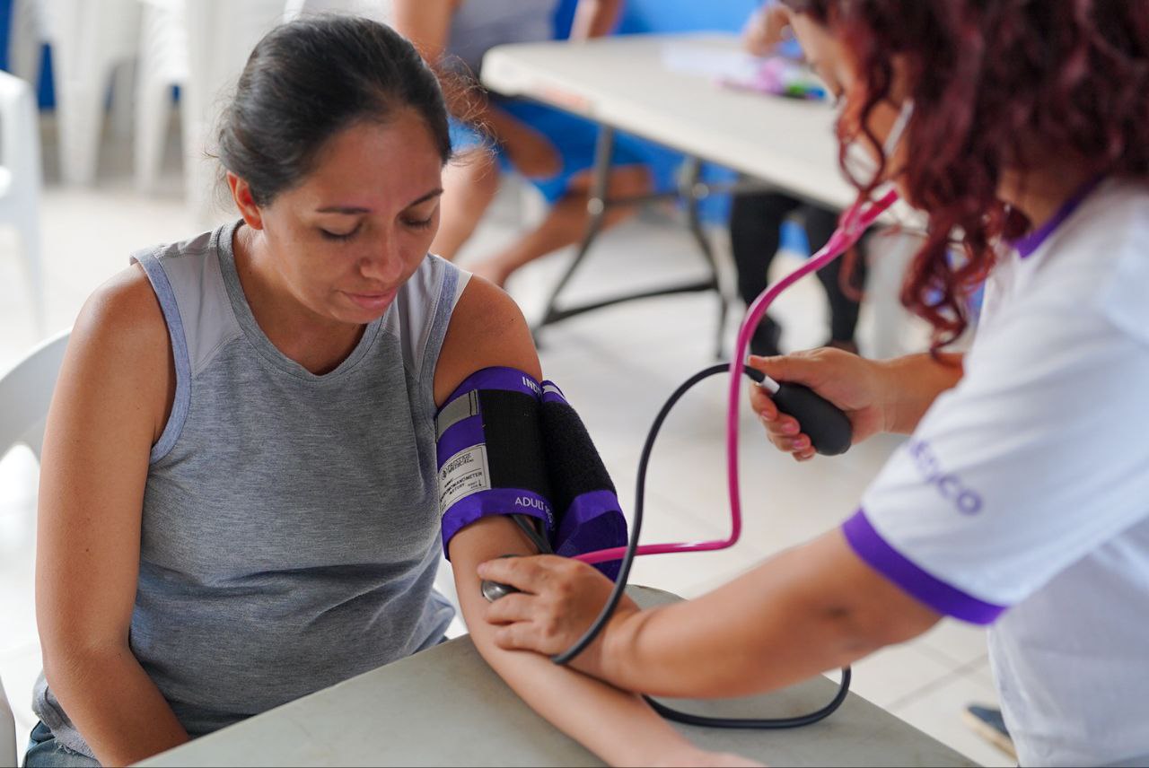 Brigada médica de la Lotería en San Juan Opico