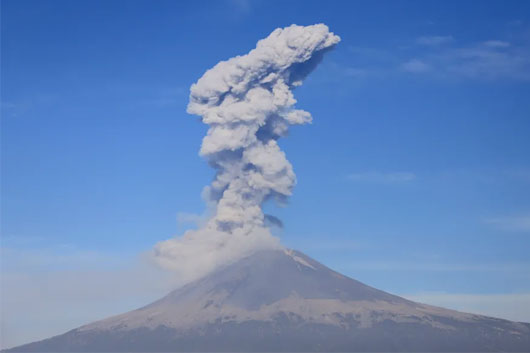 Popocatepetl volcano launches seismic signals in Mexico