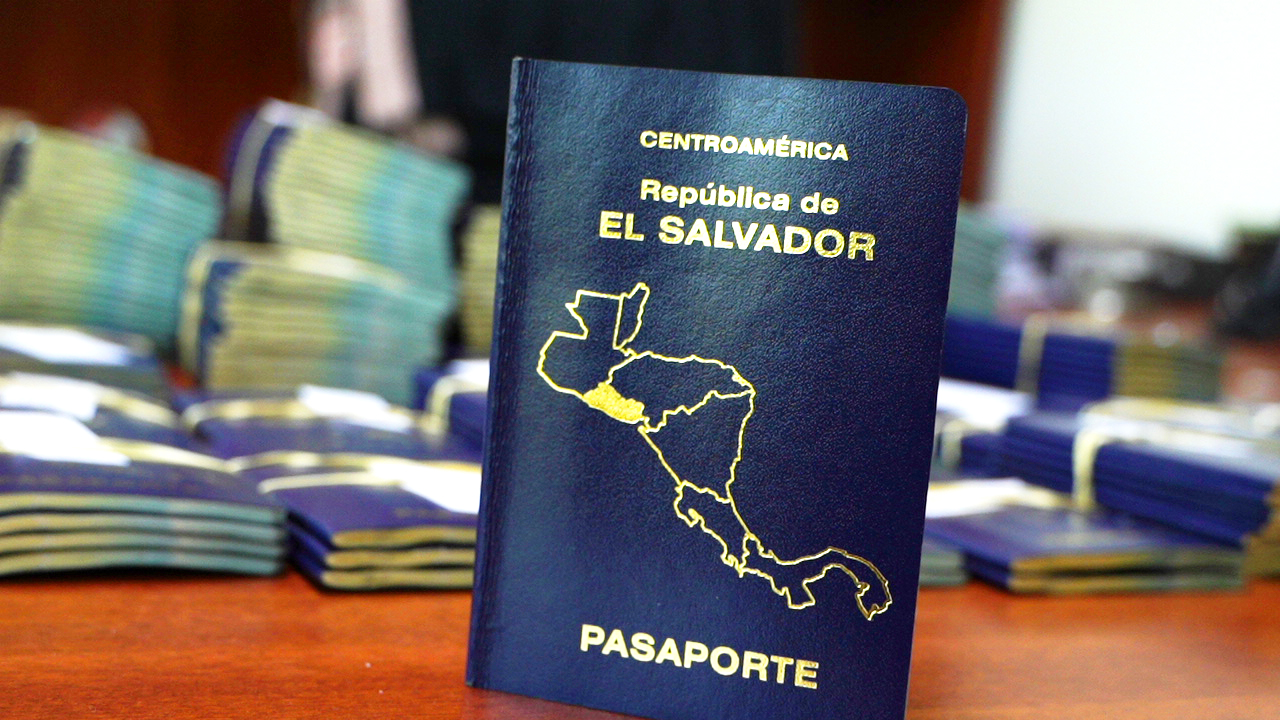 There is immediate delivery of Salvadoran passports in 56 offices around the world