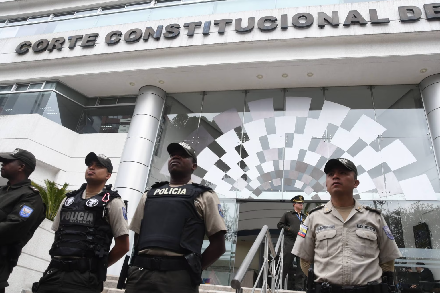 Ecuadorian eyes on Constitutional Court after cross death