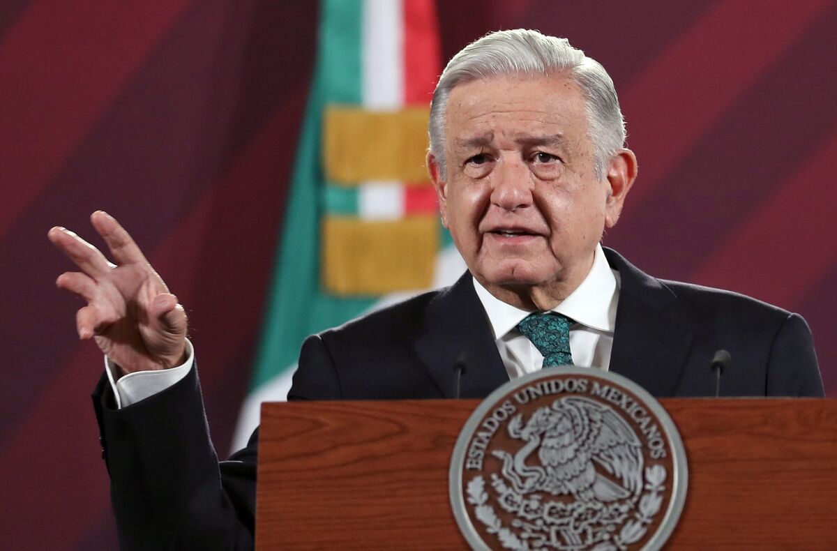 Mexico to give temporary visas to Central Americans to work in public works