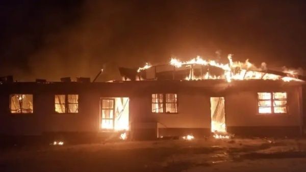 Au moins 20 enfants tués dans l'incendie d'une école en Guyane