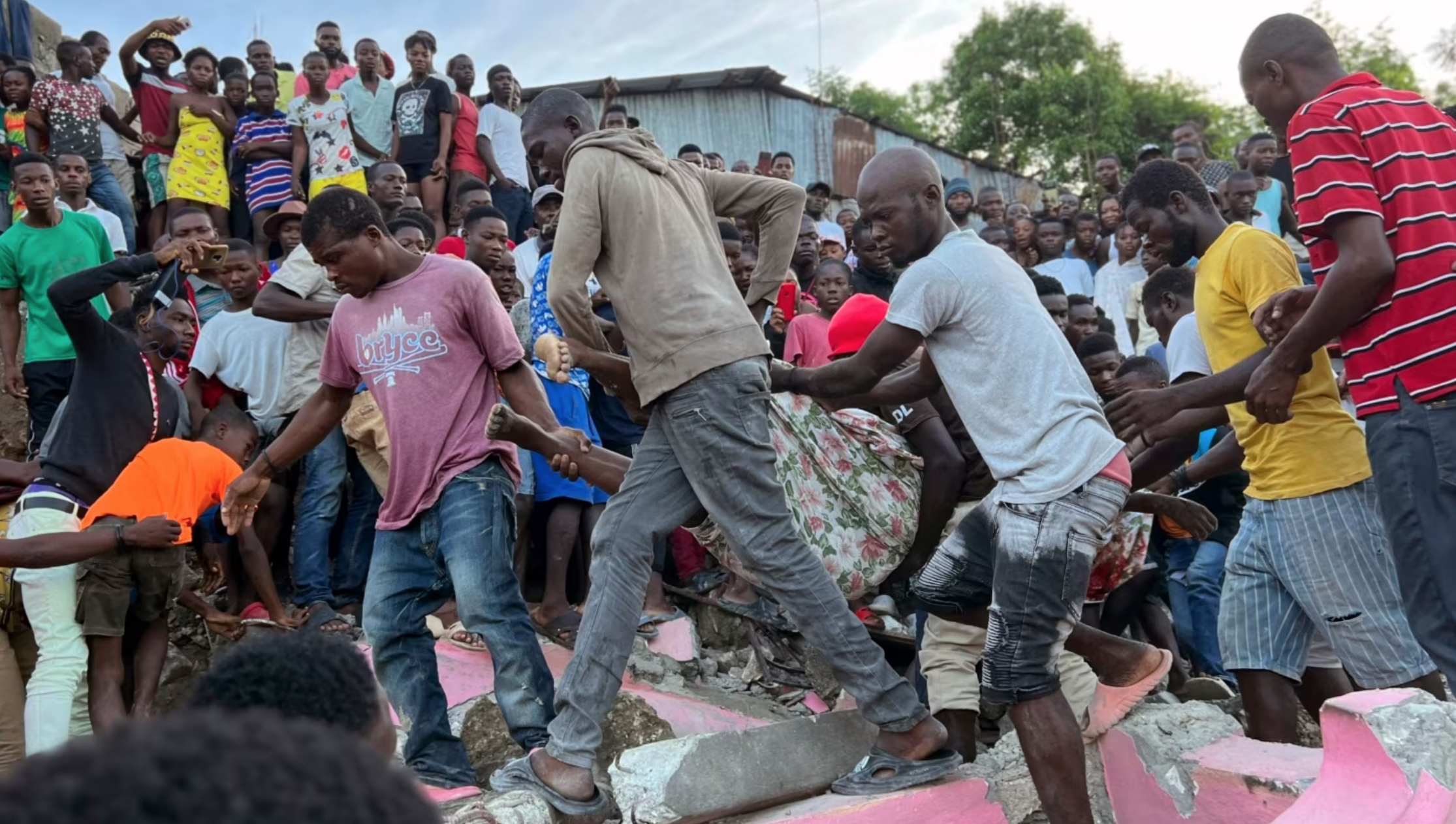 4 muertos y decenas de heridos en Haití tras terremoto