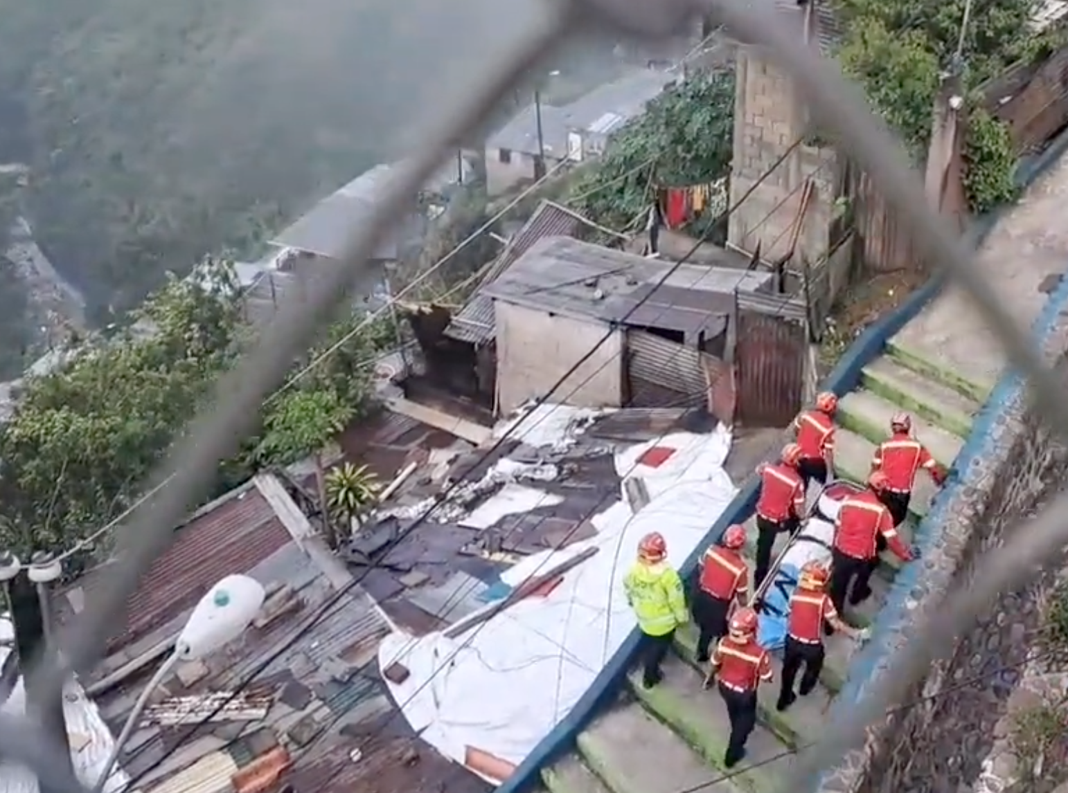 Hombre muere tras lanzarse de un puente en zona 7 capitalina de Guatemala
