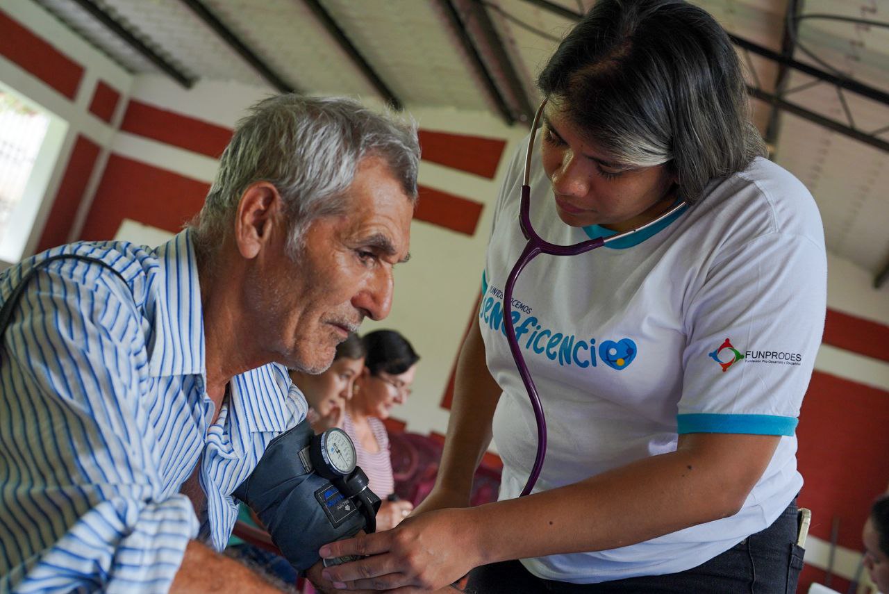 La Lotería beneficia a habitantes de zona en Chalatenango con su brigada médica