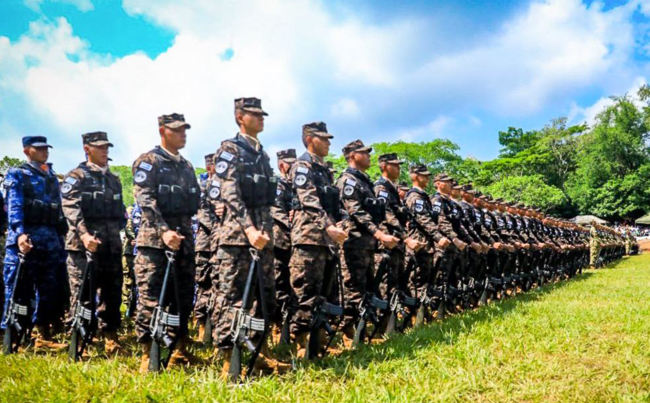 1 410 nouveaux soldats prêtent serment pour lutter contre les gangs à La Unión