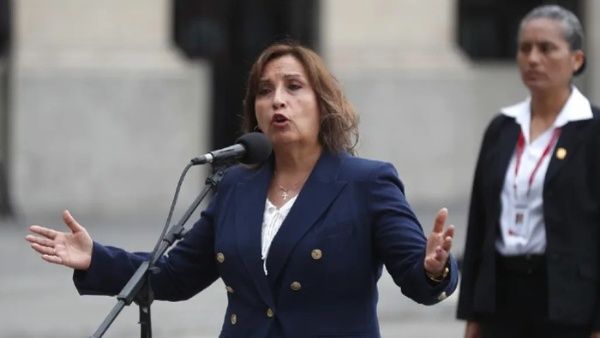 Dina Boluarte témoigne devant le ministère public pour les décès survenus lors des manifestations
