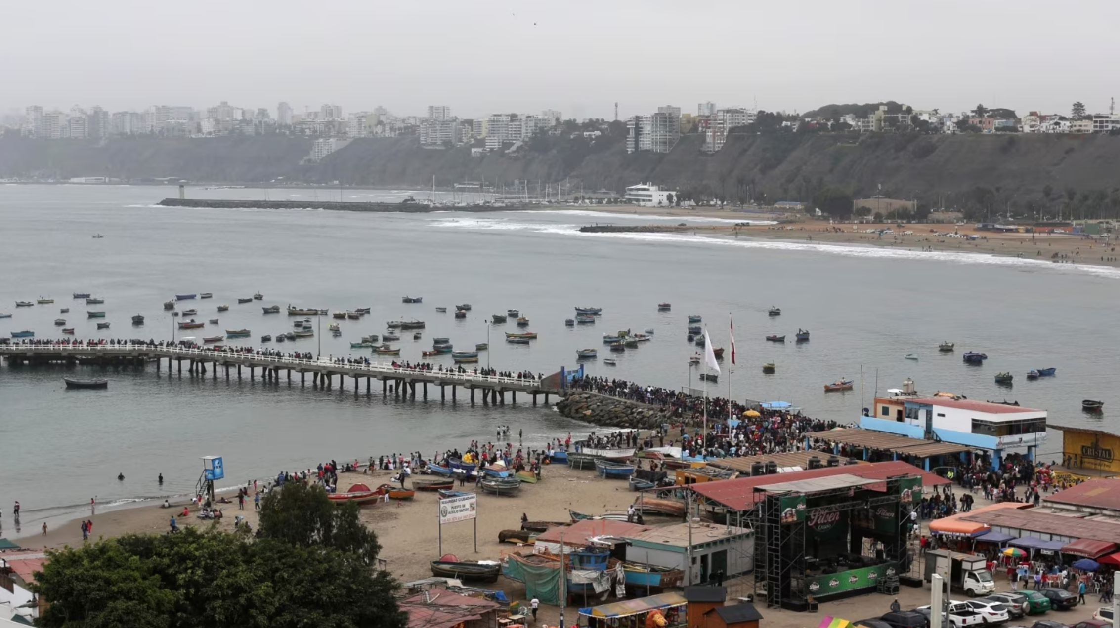 Les fortes houles du Pacifique entraînent la fermeture de plus de 60 % des ports péruviens