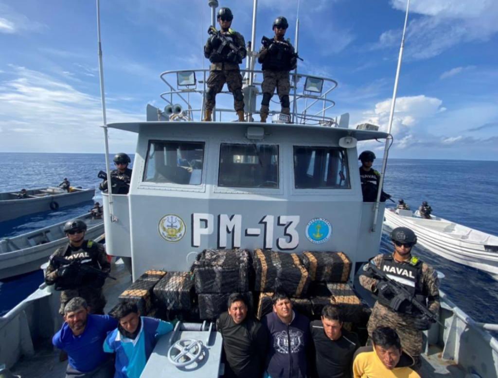 Fuerza Naval incauta una tonelada de cocaína y captura a 3 ecuatorianos y 3 mexicanos