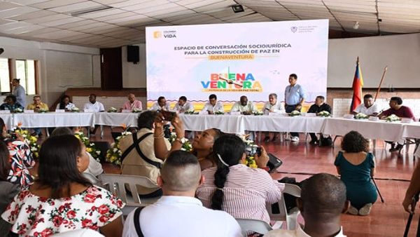 Peace talks begin in the Colombian port of Buenaventura