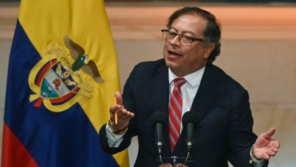 Le président Petro appelle à une discussion sur les réformes sociales en Colombie