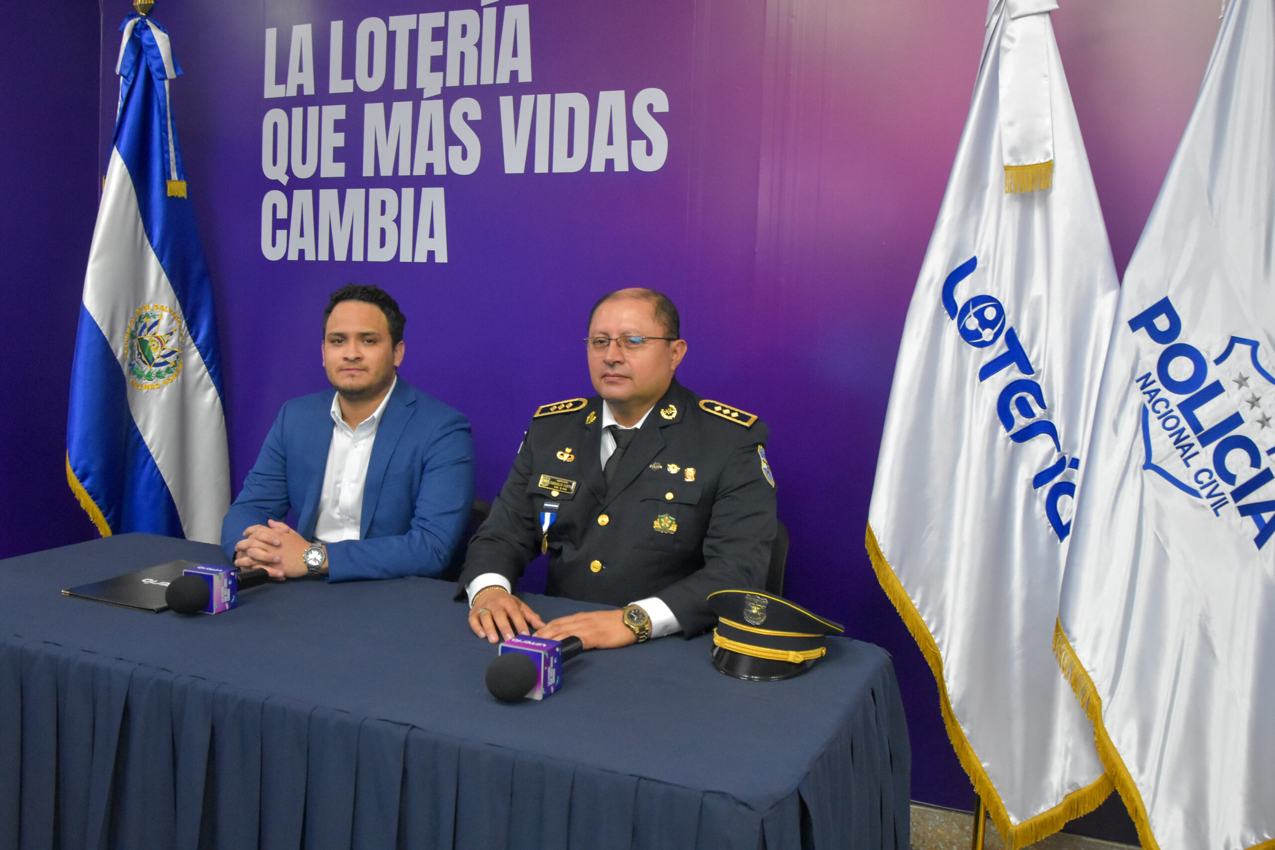 La Lotería celebró sorteo en honor a la Policía Nacional Civil