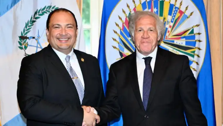 Secretario General de la OEA, Luis Almagro, llega a Guatemala para evaluar situación electoral previa a la segunda vuelta