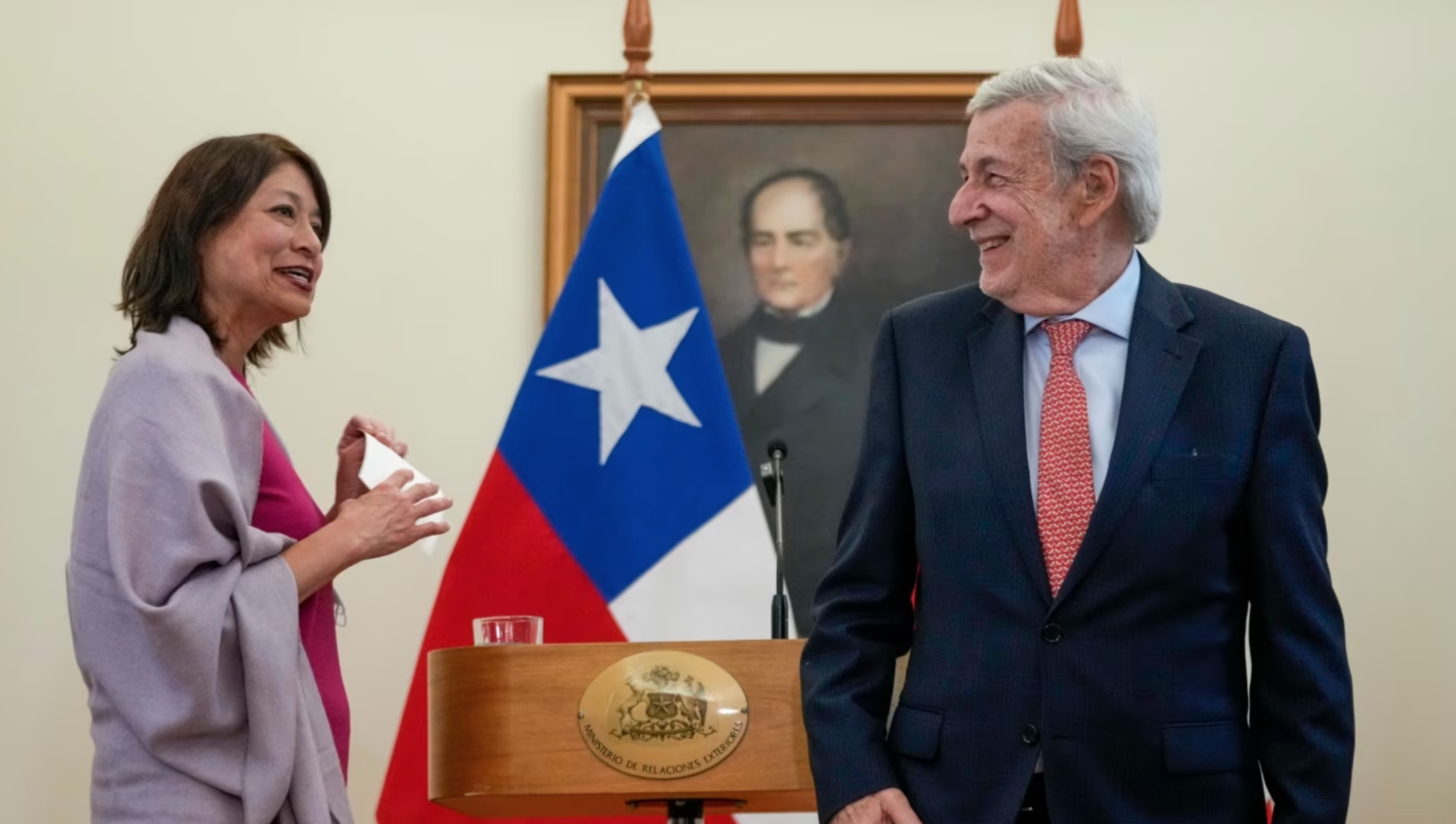 Chile hands over the presidency of the Pacific Alliance to Peru, following Mexico's refusal to do so