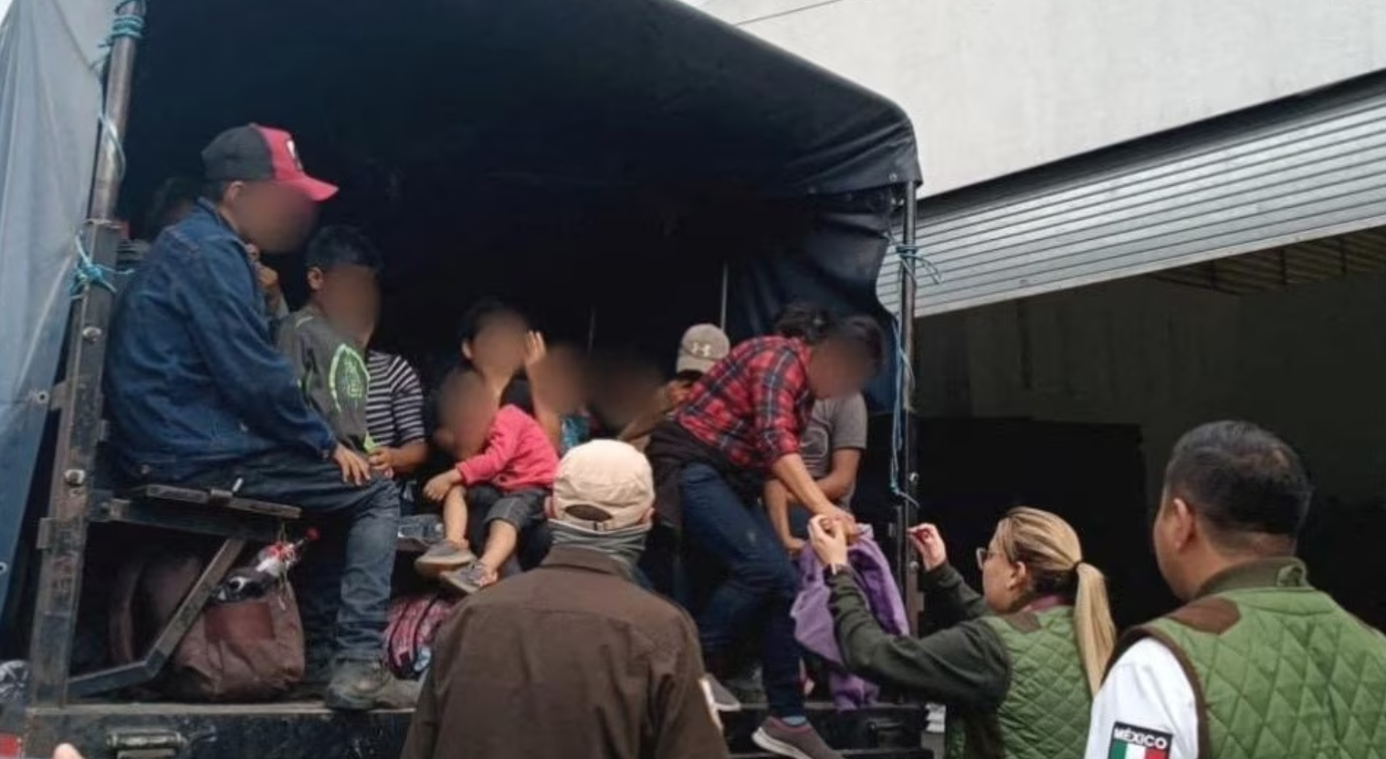Les autorités mexicaines trouvent près de 500 migrants détenus dans une ferme à Puebla