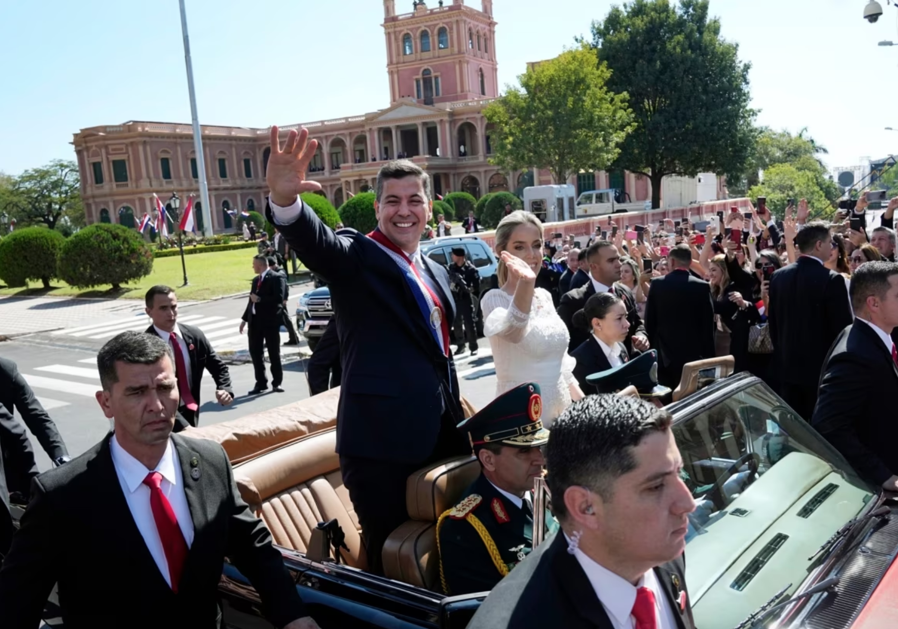 Santiago Peña takes office as president of Paraguay, promises prosperity and international presence