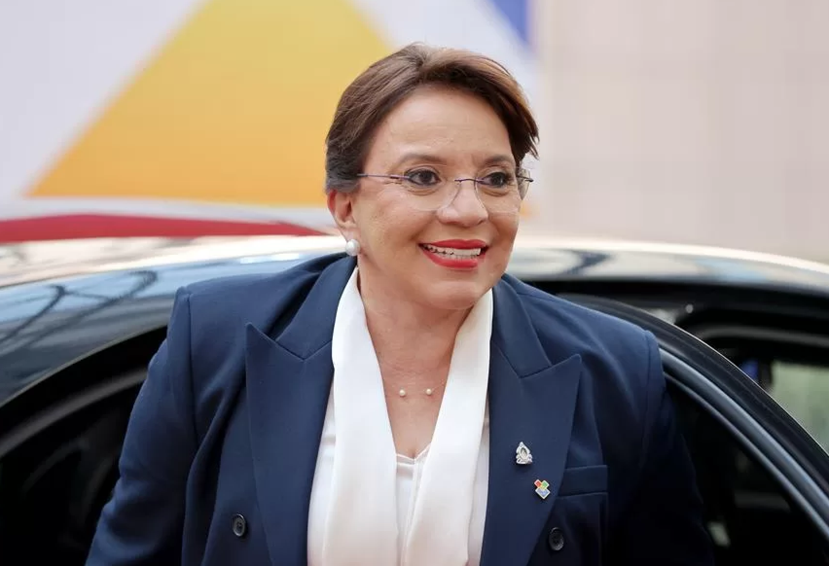 Presidenta de Honduras celebra victoria de bernardo arévalo en Guatemala y aboga por la unificación centroamericana