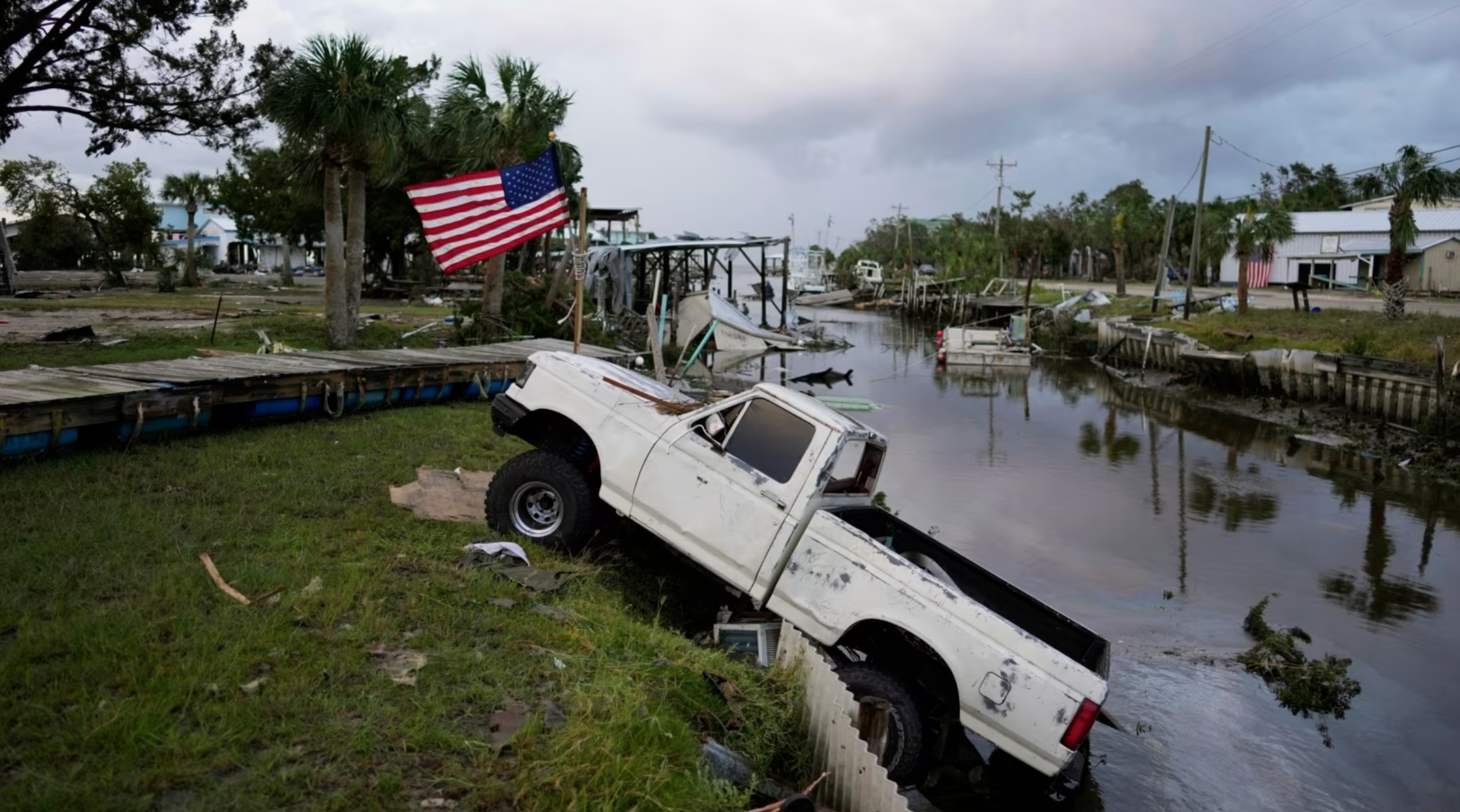Tormenta Tropical Idalia deja inundaciones y peligros continuos a su paso por Carolina del Norte
