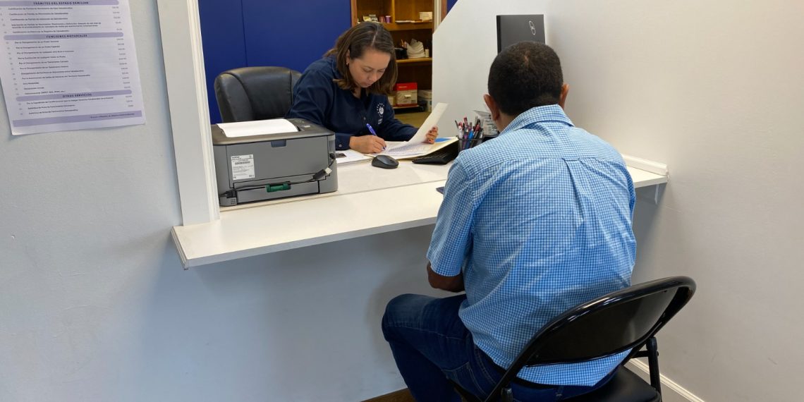 Consulado de El Salvador en Aurora, Colorado, satisface demanda de pasaportes y se prepara para las elecciones presidenciales