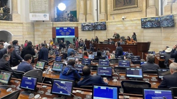 Will Colombian Congress approve President Petro's reforms?