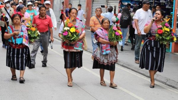 Les Guatémaltèques descendent dans la rue pour défendre la démocratie