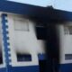 Un gang met le feu à un poste de police et tue quatre personnes en Haïti