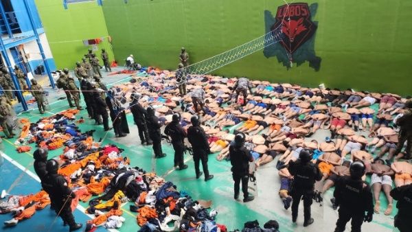 More than 1,800 military and police take over Cotopaxi prison, Ecuador