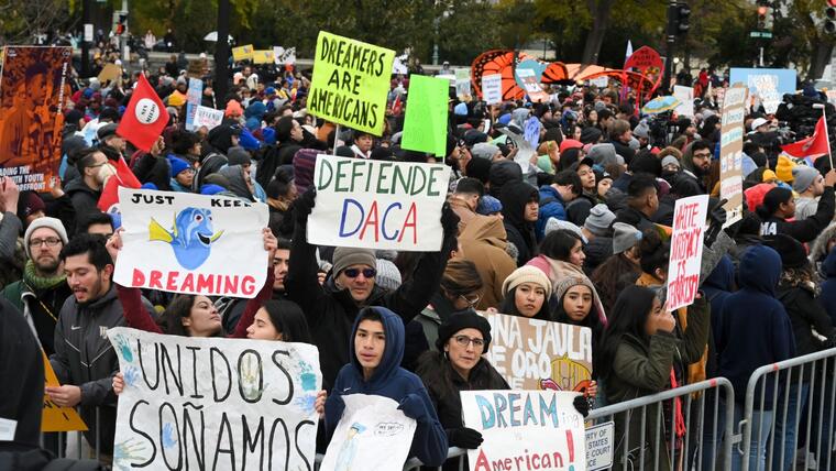 Juez federal declara DACA ilegal y destaca importancia de la legislación en medio de incertidumbre para "Dreamers"