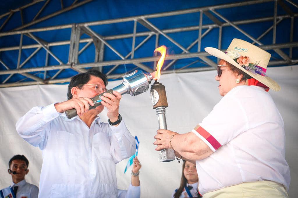Honduras entrega la Antorcha de la Paz a Nicaragua en conmemoración de la independencia centroamericana
