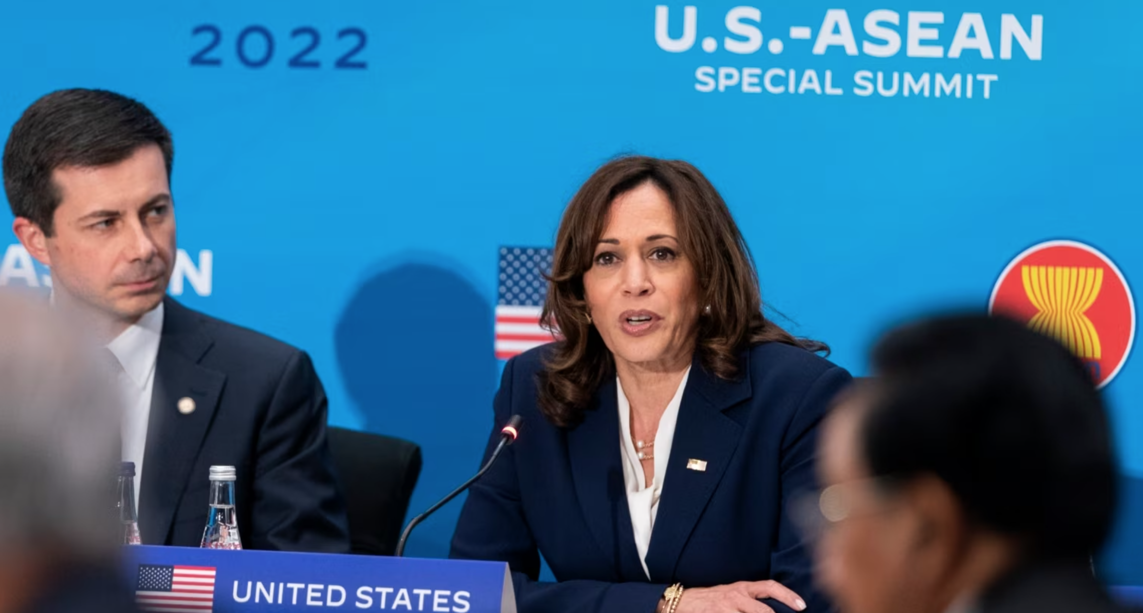 Vicepresidenta Kamala Harris aborda tensiones regionales en su visita a Indonesia antes de la cumbre de ASEAN