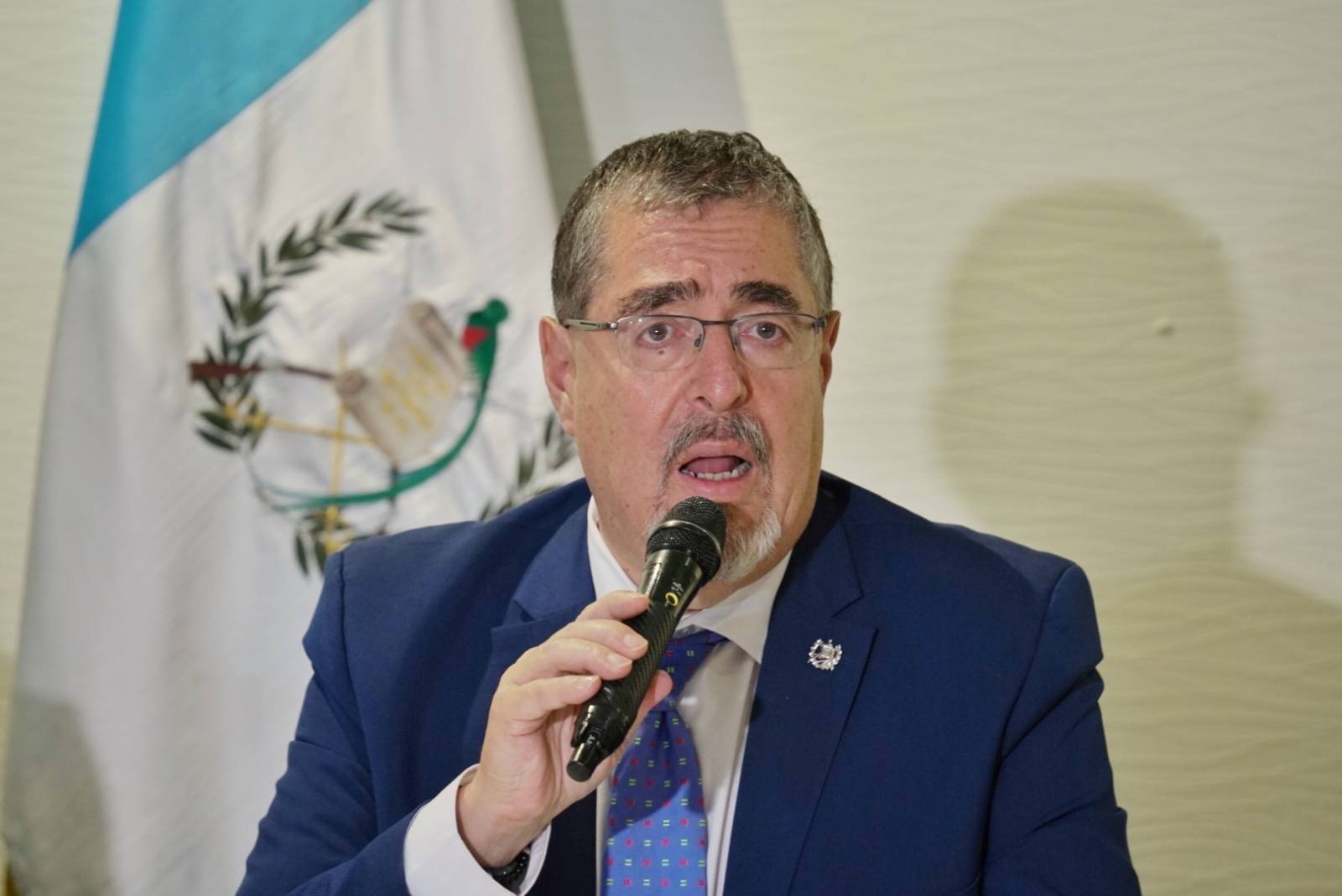 Presidente electo de Guatemala suspende transición gubernamental en medio de controversia por acciones del Ministerio Público