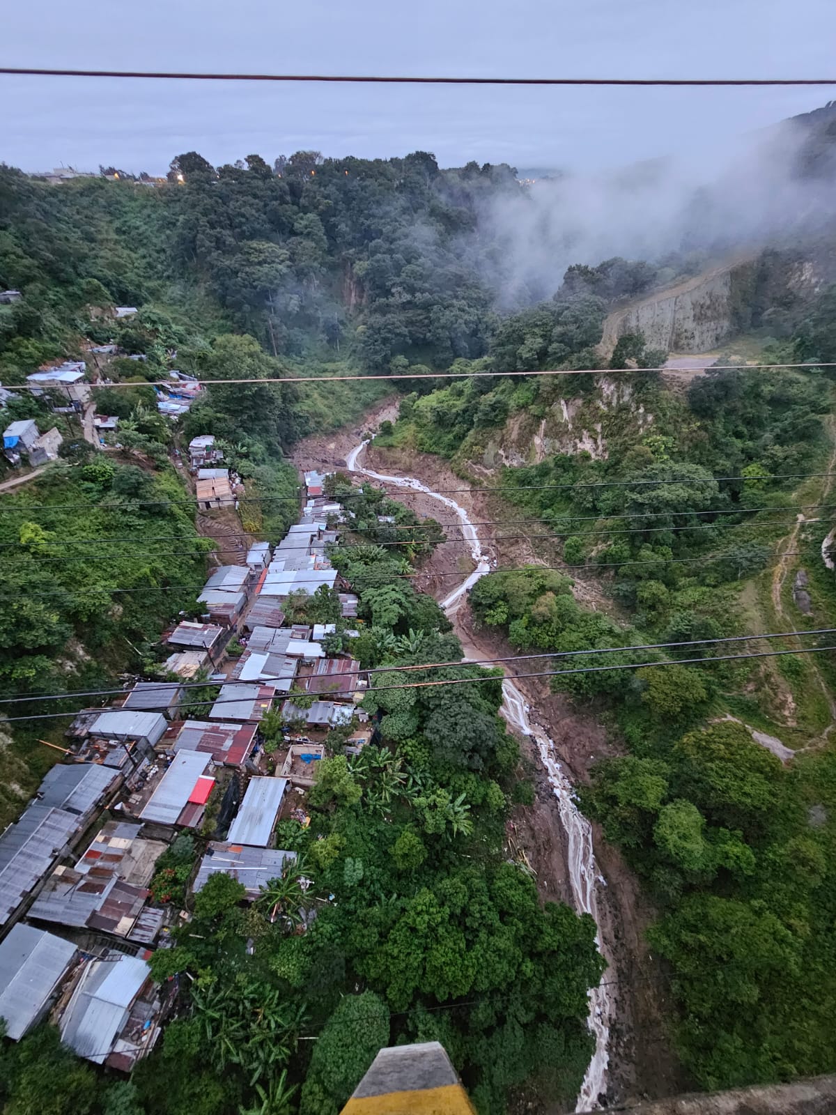 Correntada de río por lluvias en Guatemala deja al menos 18 desaparecidos, incluyendo niños