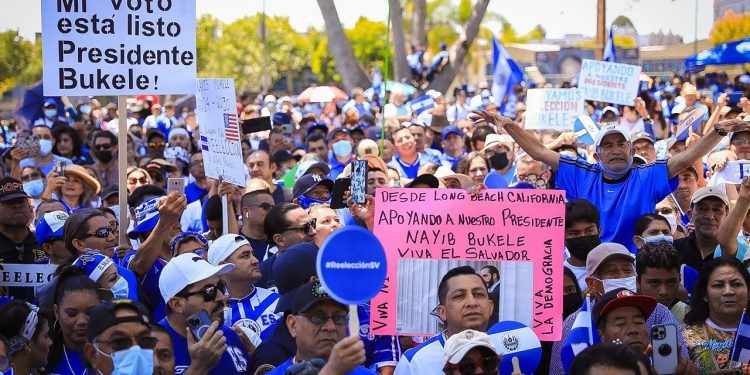 TSE aprueba diseño de papeletas electrónicas para votantes en el extranjero en El Salvador