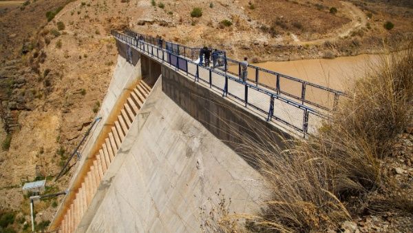 Le président Arce remet l'agrandissement du barrage de Tijraska en Bolivie