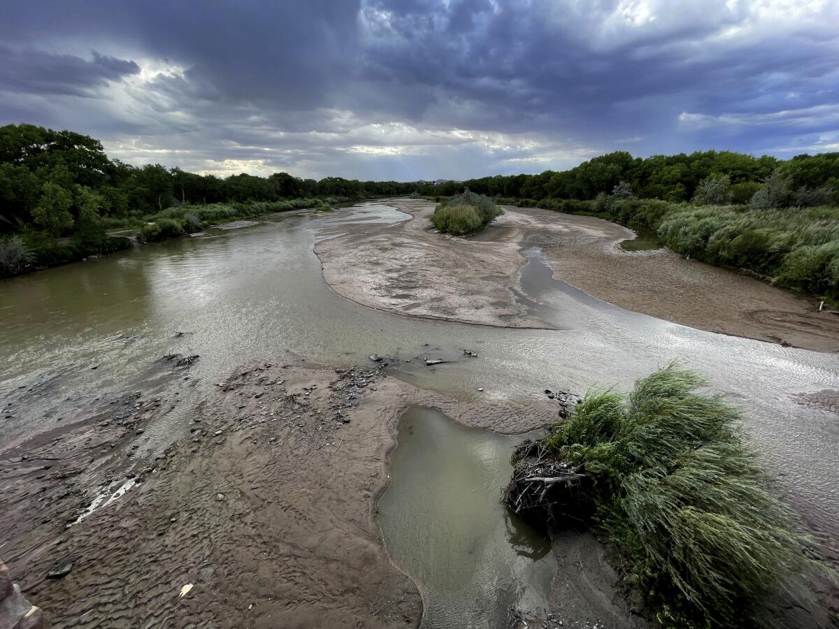 Tres personas, incluyendo un niño, mueren al intentar cruzar el río Bravo en Texas