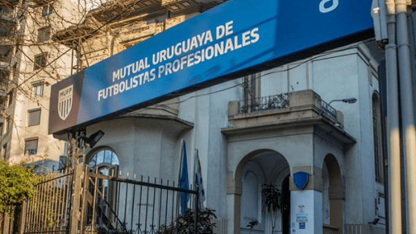 Mutual Uruguaya de Futbolistas Profesionales (Uruguayan Professional Soccer Players Mutual) begins strike