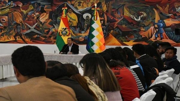 Le président bolivien met en garde contre les risques de la dollarisation de l'économie